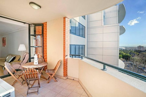 AX301 - Located In The Heart Of North Sydney - Holiday Find 1