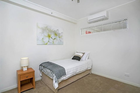 AX301 - Located In The Heart Of North Sydney - Holiday Find 2