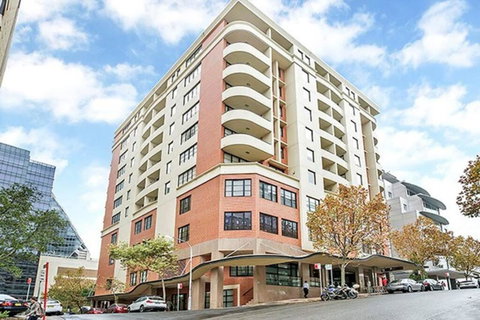 AX301 - Located In The Heart Of North Sydney - Holiday Find 4