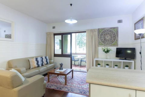B2 Crawley Apartment 1 BRM & Sleepout Near UWA - Holiday Find 3
