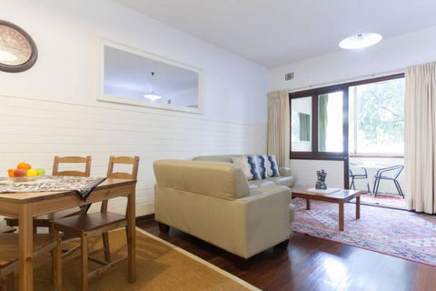 B2 Crawley Apartment 1 BRM & Sleepout Near UWA - Holiday Find 1