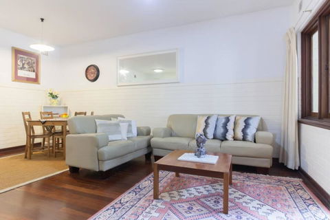 B2 Crawley Apartment 1 BRM & Sleepout Near UWA - Holiday Find 0
