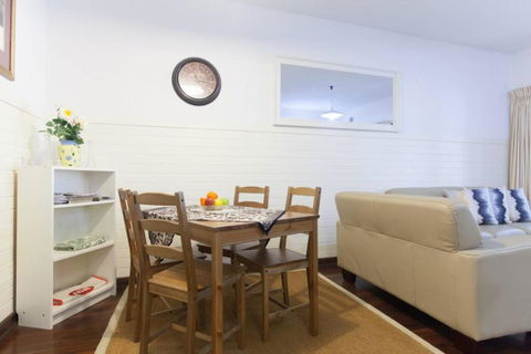 B2 Crawley Apartment 1 BRM & Sleepout Near UWA - Holiday Find 4