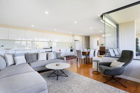 B314S - Waverton Village Heights - Holiday Find 2