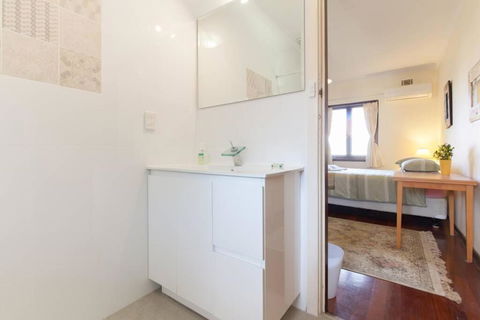 B8 Crawley Apartment 1 BRM & Sleepout Near UWA - Holiday Find 0
