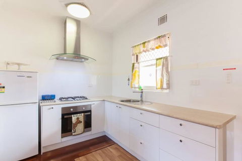 B8 Crawley Apartment 1 BRM & Sleepout Near UWA - Holiday Find 2