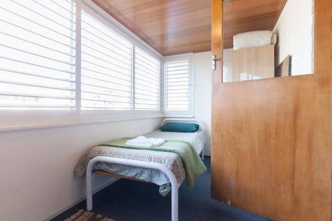B8 Crawley Apartment 1 BRM & Sleepout Near UWA - Holiday Find 4