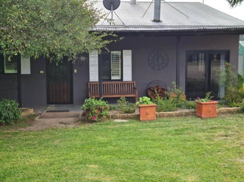 Back Creek Estate Cottage - Holiday Find 1