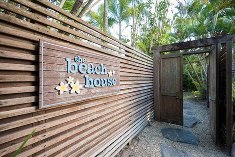 BALA Beach House On ABSOLUTE Beachfront - Holiday Find 2