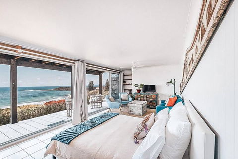 BAY PROPERTIES . Pacific Lodge Studio - Holiday Find 0