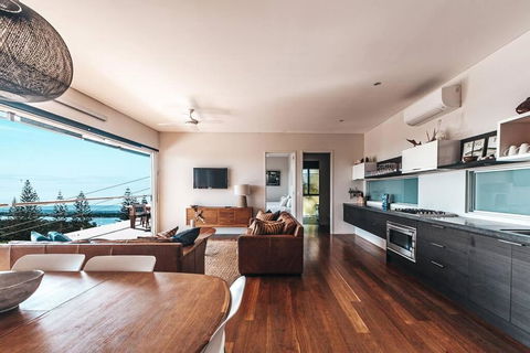 BAY PROPERTIES . The Big Chill - Holiday Find 0