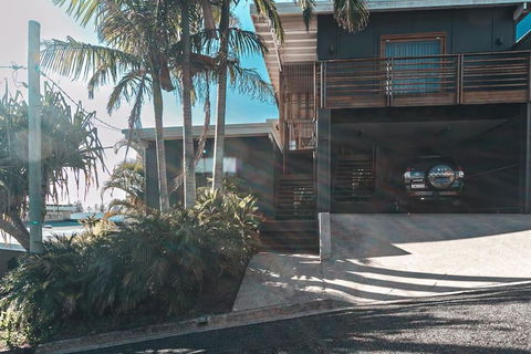 BAY PROPERTIES . The Big Chill - Holiday Find 1