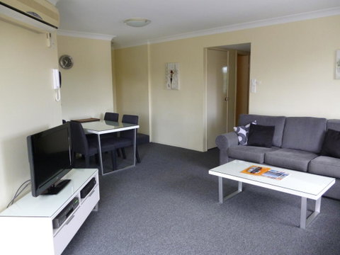 Le Lavandou Holiday Apartments - Holiday Find 32