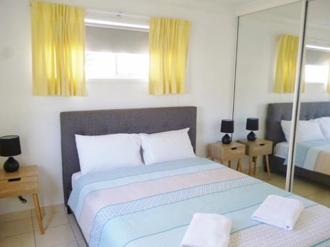 Le Lavandou Holiday Apartments - Holiday Find 2
