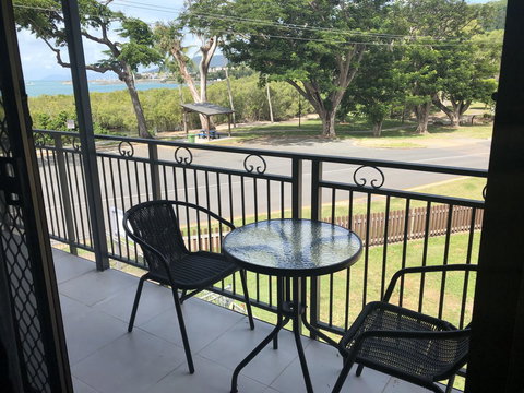 Whitsunday Waterfront Apartments - Holiday Find 5