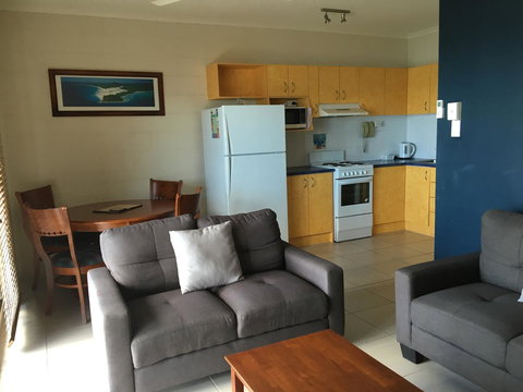 Whitsunday Waterfront Apartments - Holiday Find 18