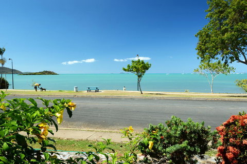 Whitsunday Waterfront Apartments - Holiday Find 15