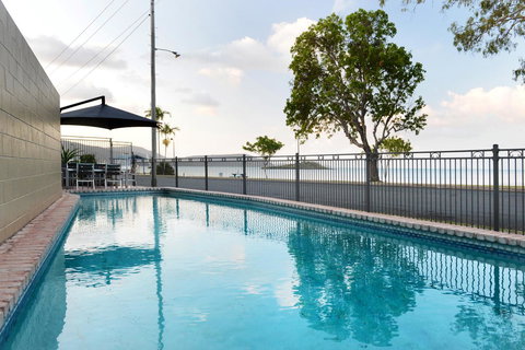Whitsunday Waterfront Apartments - Holiday Find 1