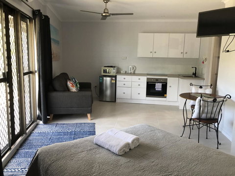 Whitsunday Waterfront Apartments - Holiday Find 6