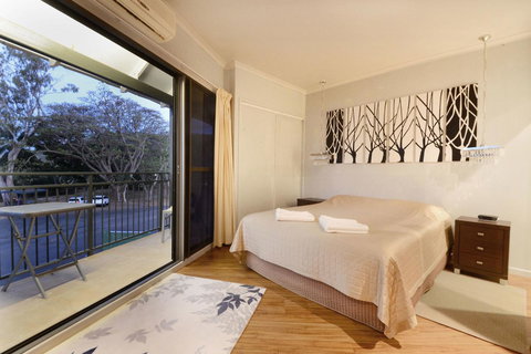 Whitsunday Waterfront Apartments - Holiday Find 3