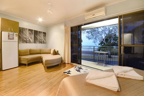Whitsunday Waterfront Apartments - Holiday Find 2