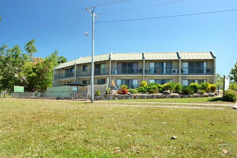 Whitsunday Waterfront Apartments - Holiday Find 10
