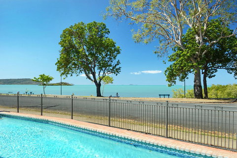 Whitsunday Waterfront Apartments - Holiday Find 11