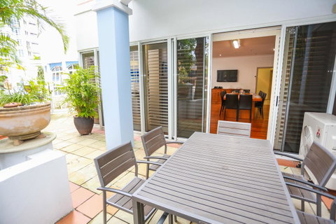 Bel Air On Broadbeach - Official - Holiday Find 9
