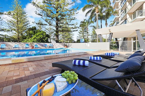 Pacific Regis Beachfront Holiday Apartments - Holiday Find 1