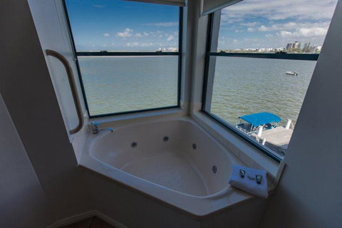 La Promenade - Holiday Find 4