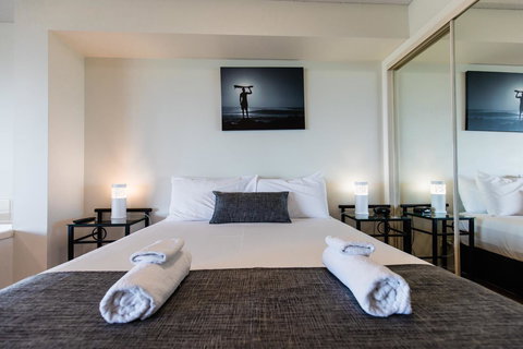 La Promenade - Holiday Find 21