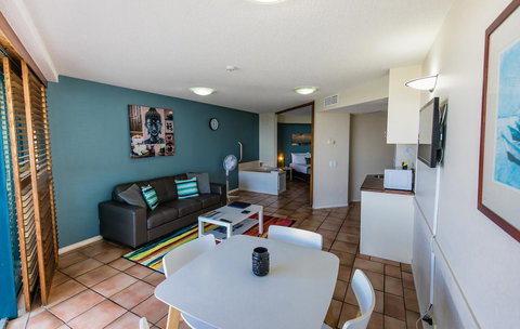 La Promenade - Holiday Find 23