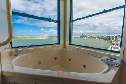 La Promenade - Holiday Find 36