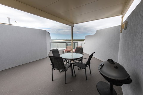 La Promenade - Holiday Find 20