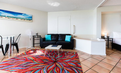 La Promenade - Holiday Find 19