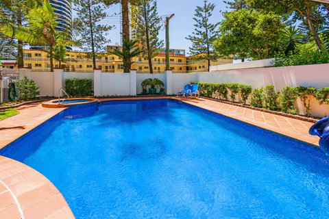 The Ritz Resort Heated Pool - Holiday Find 27