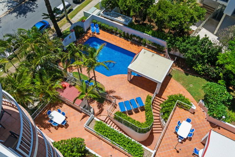 The Ritz Resort Heated Pool - Holiday Find 24