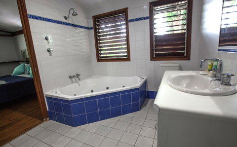 Cassawong Cottages - Holiday Find 12