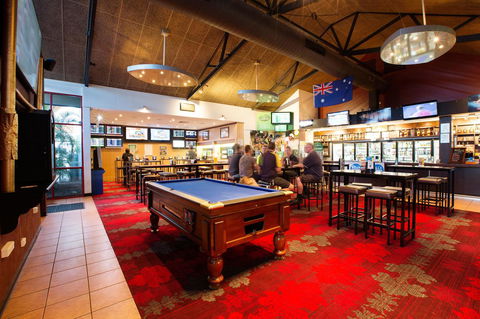 Glenmore Tavern - Holiday Find 6