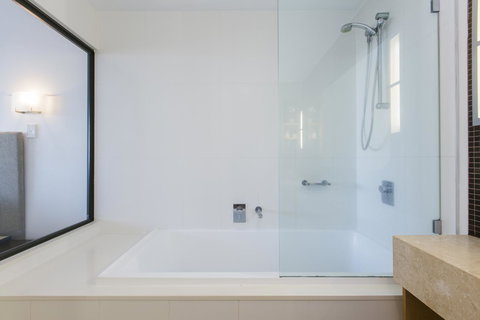 Boathouse Port Of Airlie - Holiday Find 13