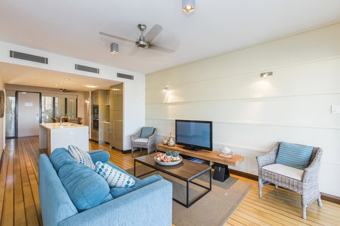 Boathouse Port Of Airlie - Holiday Find 9