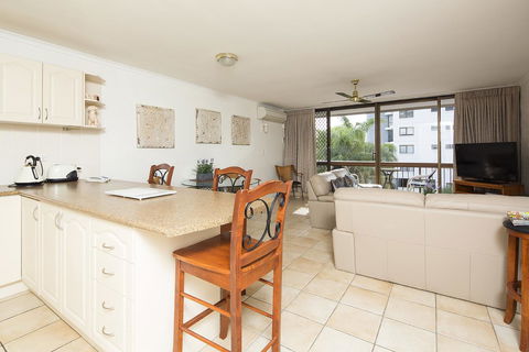 Burleigh Palms Holiday Apartments - Holiday Find 31