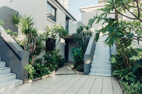Burleigh Palms Holiday Apartments - Holiday Find 17