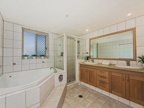 Oceana On Broadbeach - Holiday Find 11