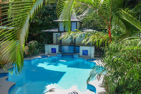 Martinique On Macrossan - Holiday Find 10