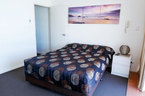 Crystal Beachfront Apartments - Holiday Find 30