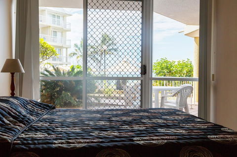 Crystal Beachfront Apartments - Holiday Find 40