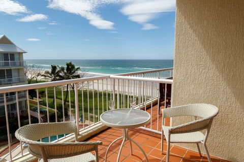 Crystal Beachfront Apartments - Holiday Find 3