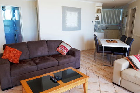 Crystal Beachfront Apartments - Holiday Find 32