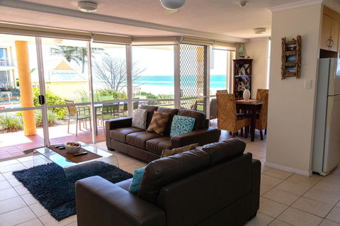 Crystal Beachfront Apartments - Holiday Find 16